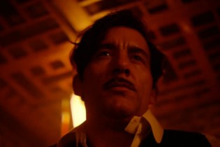 Artificialmente. Artigianalmente. Soderberghianamente.